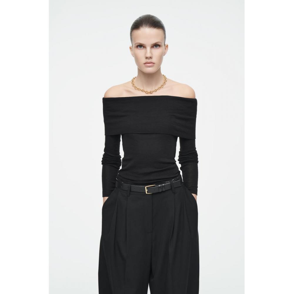 

Cos Japan Off Shoulder Merino Wool Top Black/LP