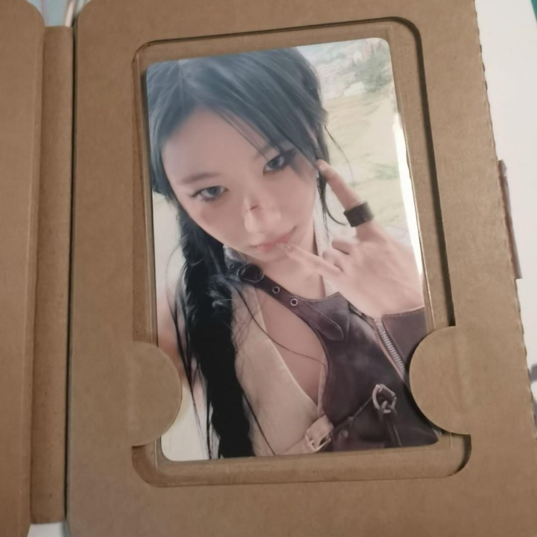 

[USED] ITZY Chaeryeong GWBG jingdong1.0 Chinese Lucky Doll Trading Card