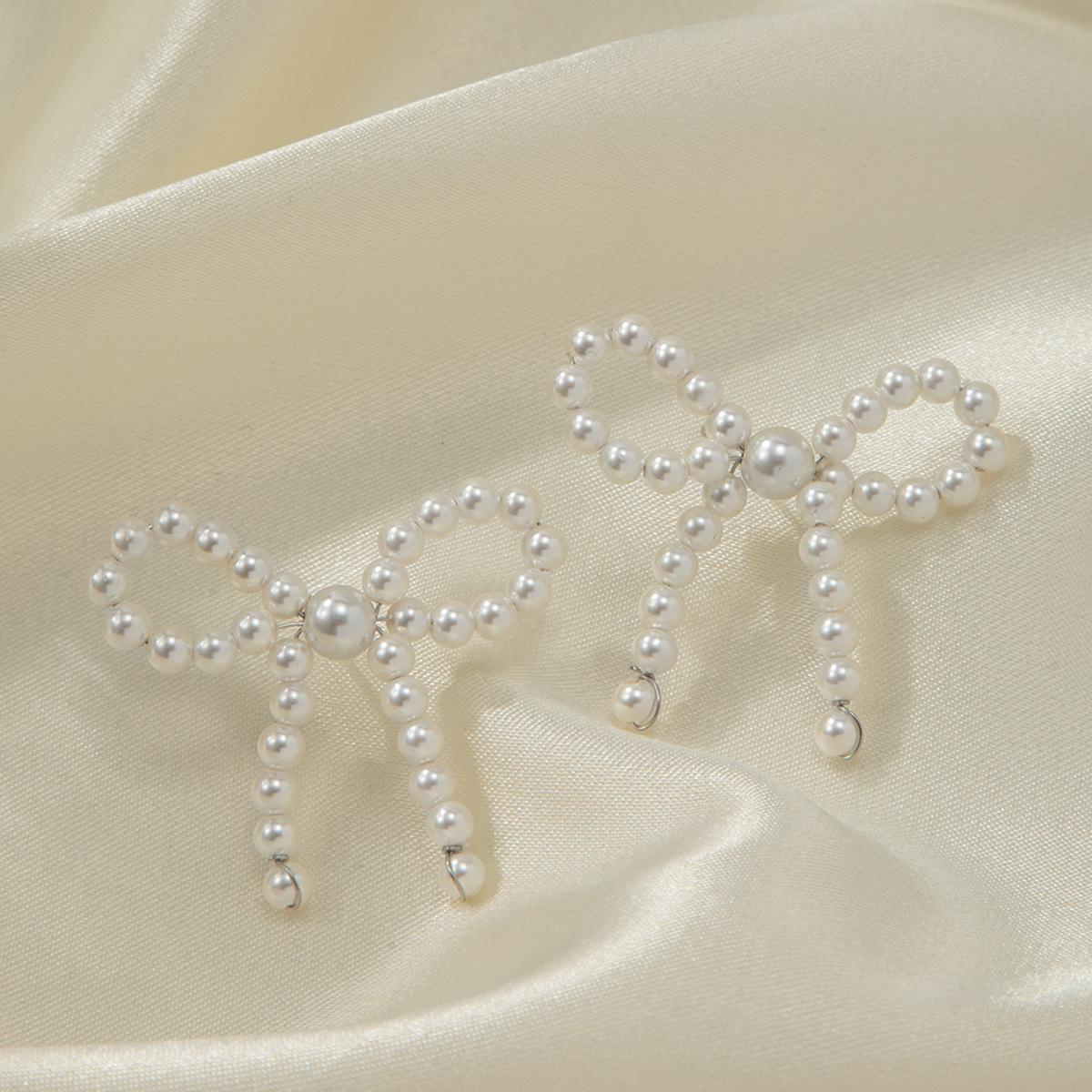 

INS простые и универсальные серьги-пусеты с бантом из жемчужных бусин, женские французские ретро, высококлассные плетеные вручную