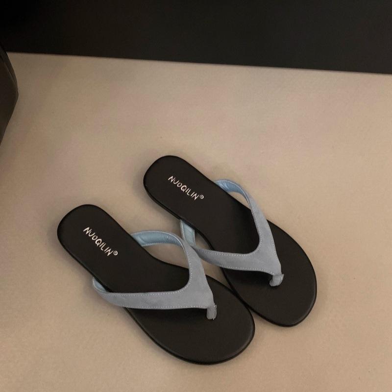 Franska minimalistiska tå sandaler för strandsemester nya sommar mångsidiga kontrasterande färg platta flip-flops damsandaler