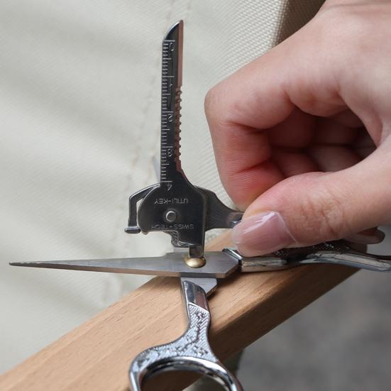 Multifunktions-Schlüsselschneider für den Außenbereich, faltbar, tragbar, 6-in-1-Multifunktionswerkzeug, Flaschenöffner, Schraubendreher aus Edelstahl, Notfall-Überlebens-Taschenwerkzeug