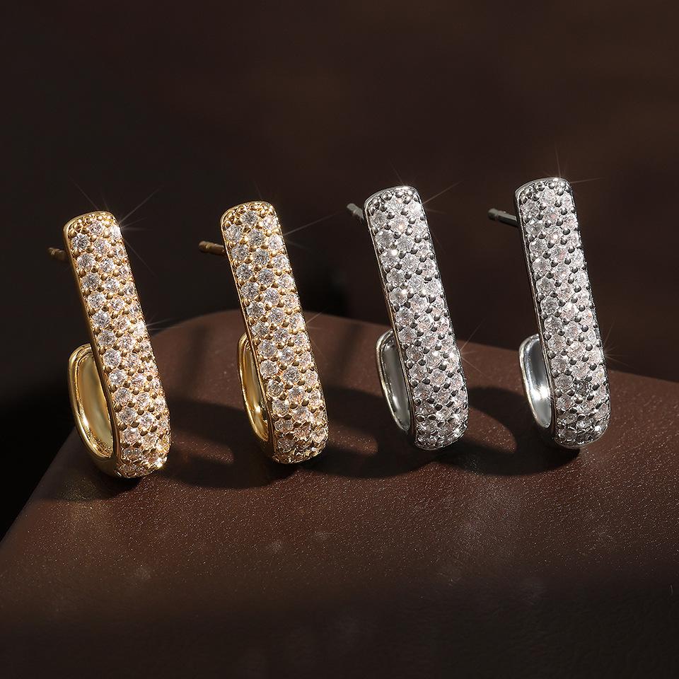 Hohles Design Hip-Hop Diamantbesetzte Nischen High-End Ohrringe Verblassen Nicht Einfache Ringohrringe Damen