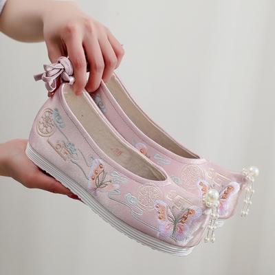 Spring and Summer New Antique Hanfu Shoes with Heightening Inside, Upturned Head Shoes, Embroidered Women's Shoes, Pearl Ancient Clothing Shoes