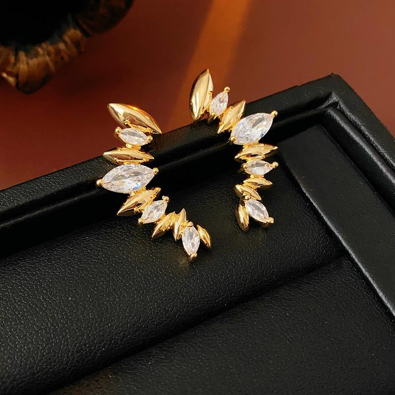 Hot Selling Irregular Earrings, Light Luxury, Cool Style, Personalized Earrings, Versatile, High-end, Fashionable Earrings