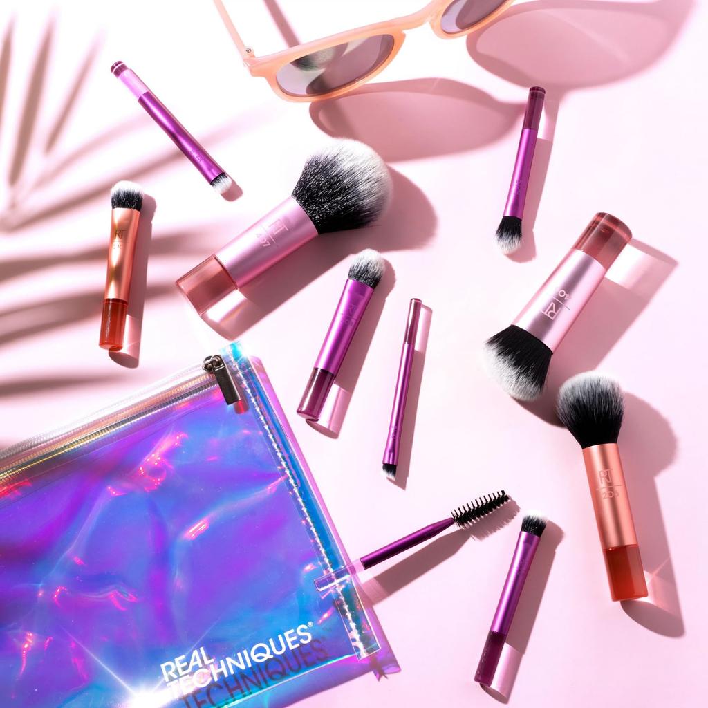 Real Techniques Travel Fantasy Mini Brush Makeup Brushes for and with Makeup Gift Set, Travel-Size Foundation, Eyeshadow, Powder, Blush, Contour,