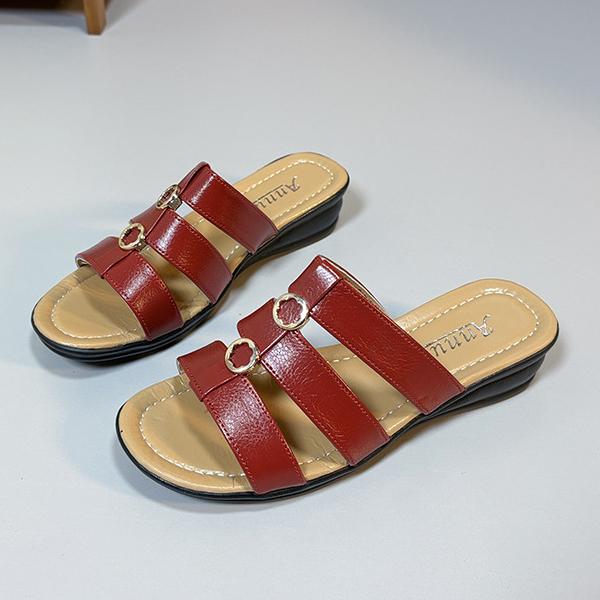 2024 New Summer Slope Heel Thick Sole Sandals and Slippers with Metal Decoration, One Word with Mom Beach Shoes