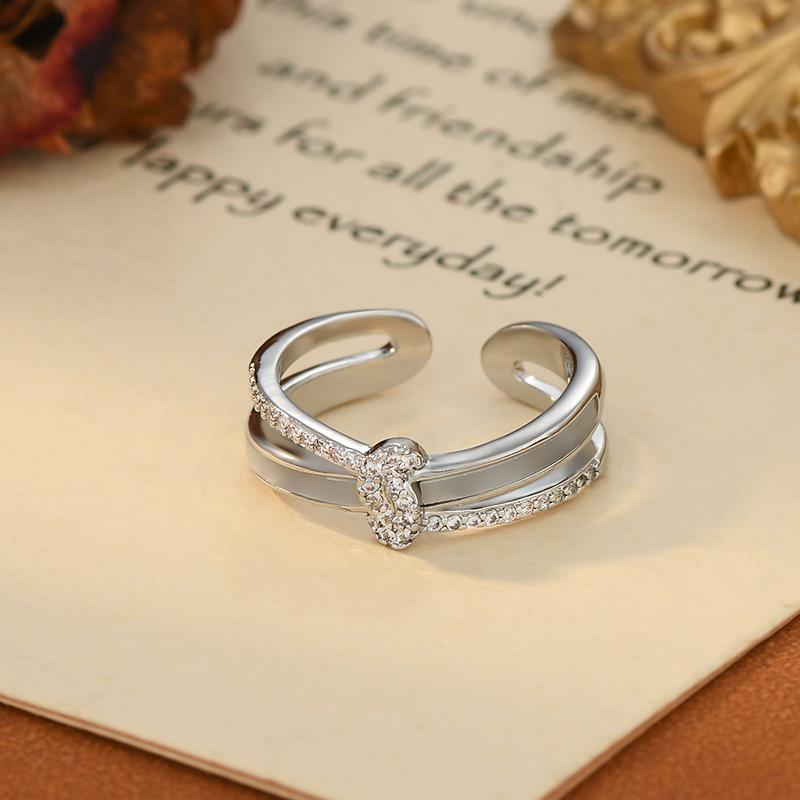 

Zir*****il кольцо-капля роскошное высококлассное кольцо на указательный палец нишевый темперамент универсальные украшения