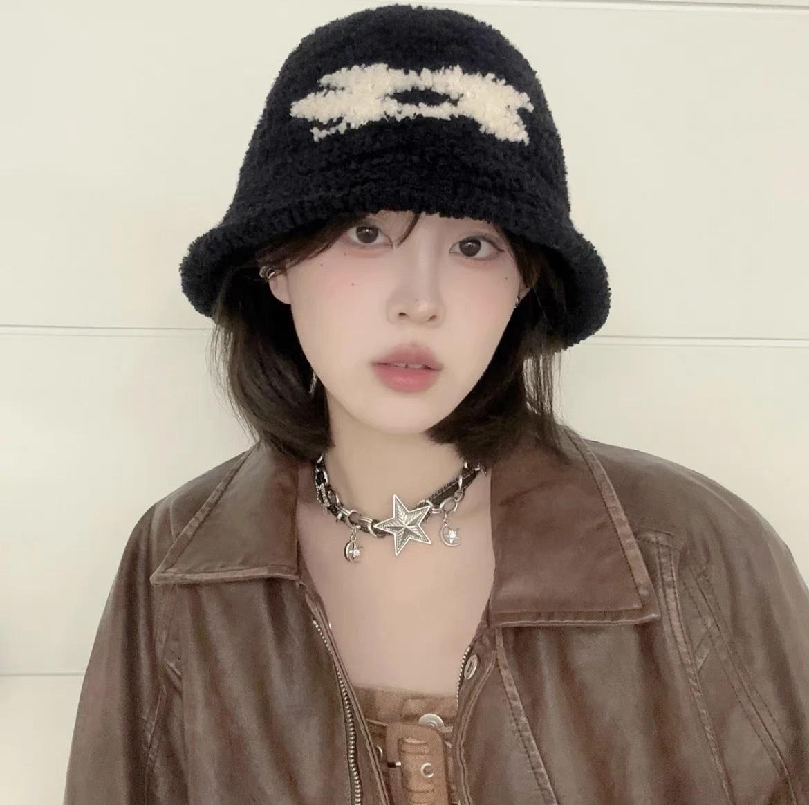 

Hat women s new pearl velvet color matching bucket hat warm windproof ear protector basin hat fashionable and simple bucket hat Adult (56-58cm) хакі