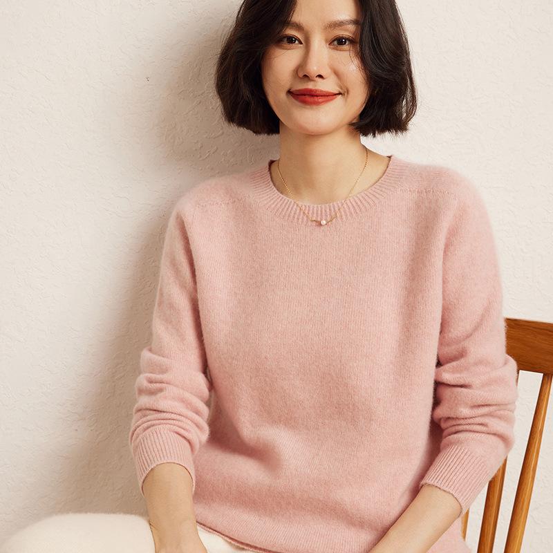 Versatile Cashmere Sweater: Women's Long Sleeve, Round Neck, Comfortable, Loose Fit, Solid Color, Lazy Knit for Autumn and Winter.