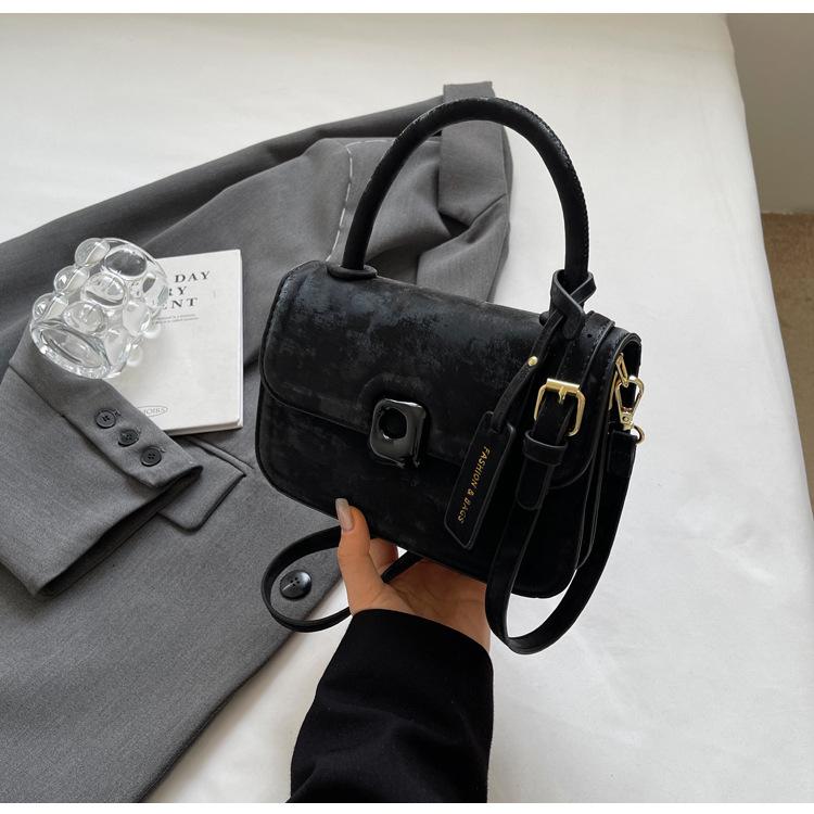 Нишевая французская корейская сумочка 2025 новая весна и лето простая повседневная на плечо маленькая квадратная сумка ретро мессенджер женская сумка