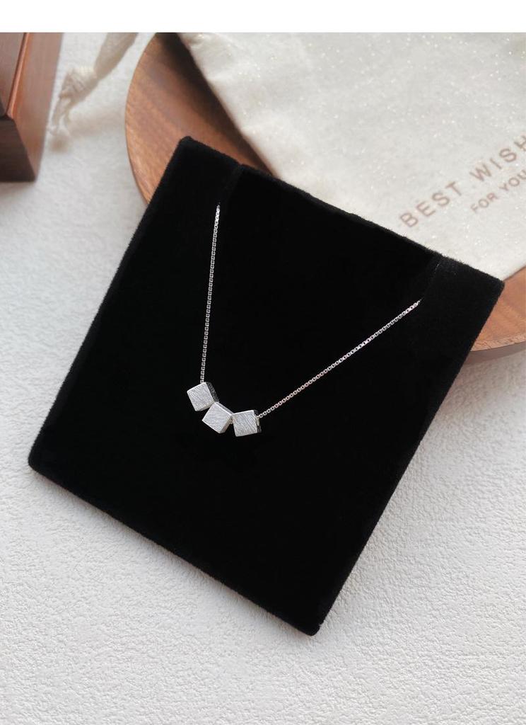Sterling Silver Minimalist Square Pendant Necklace for Women – Light Luxury Pure Silver Sugar Cube Collarbone Chain