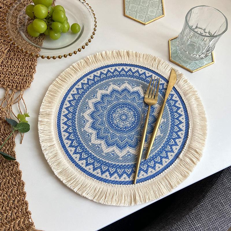 4er Set Boho Gewebte runde Tischsets Handgemachte Tischsets Gewebte Jute Quastenmatte RetroTischdekor Fransen Kaffeematte Fellknäuel Essmatte Pompom Home Decor