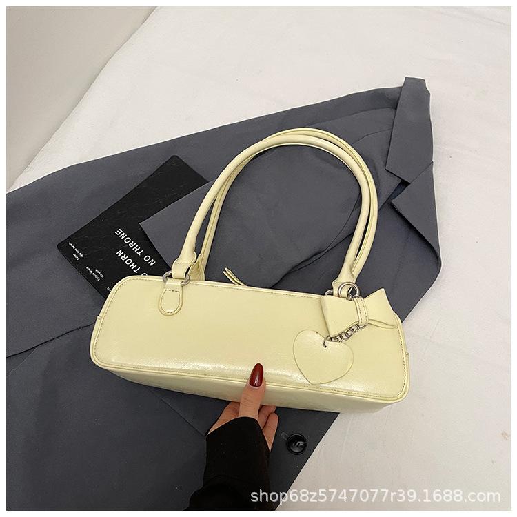 High-end texture foreign style small bag women's 2025 new versatile one-shoulder armpit bag French niche design baguette bag