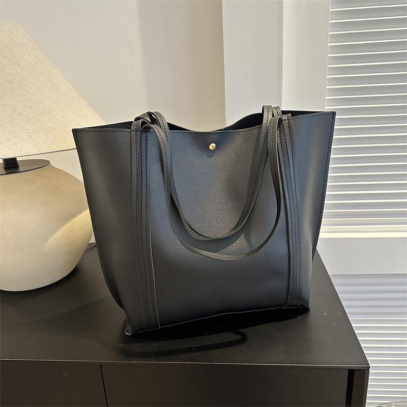 Chic Urban Simple Solid Color Shoulder Bags For Women With Spacious Interior