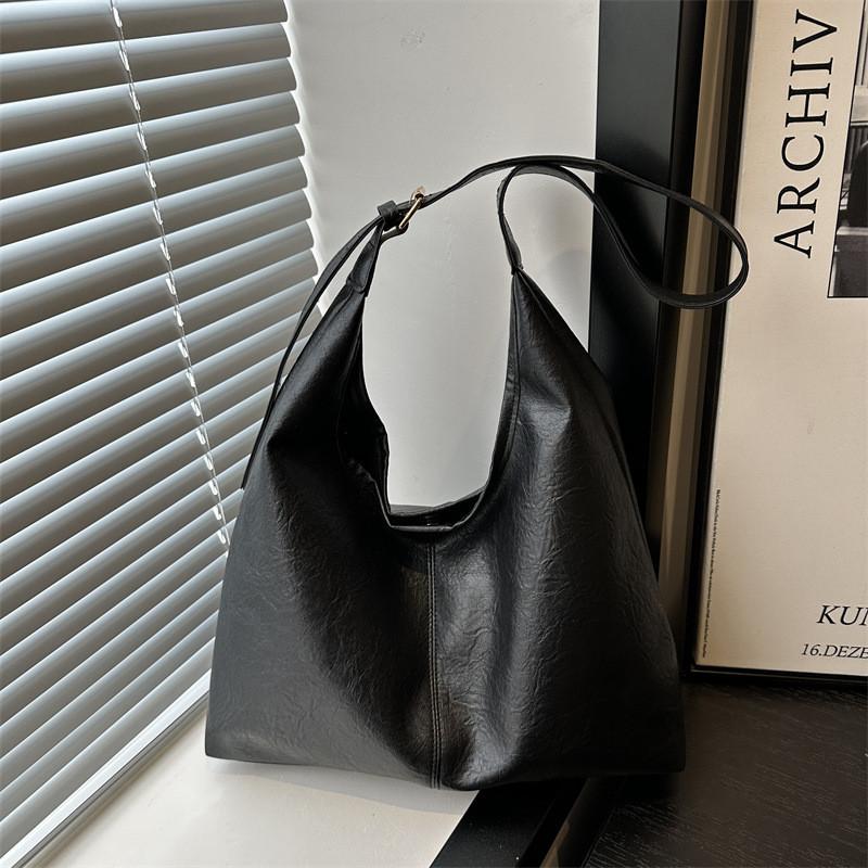 Large Capacity Commuter Retro Solid Color Tote Bag For Women With Stylish Design