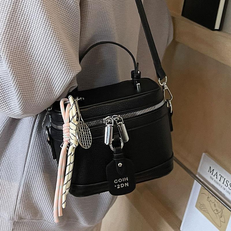 Spring and Summer New High-end Texture Temperament Portable Box Bag Fashionable Versatile Niche Commuting Foreign Style Messenger Bag Women