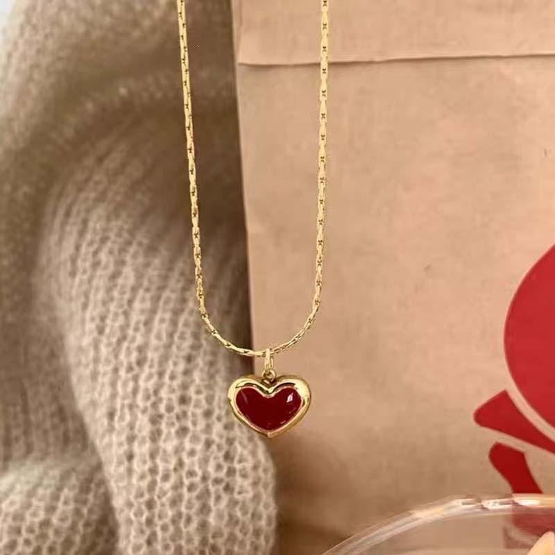 Red Enamel Peach Heart Clavicle Necklace - Summer Artistic Retro Style for Women