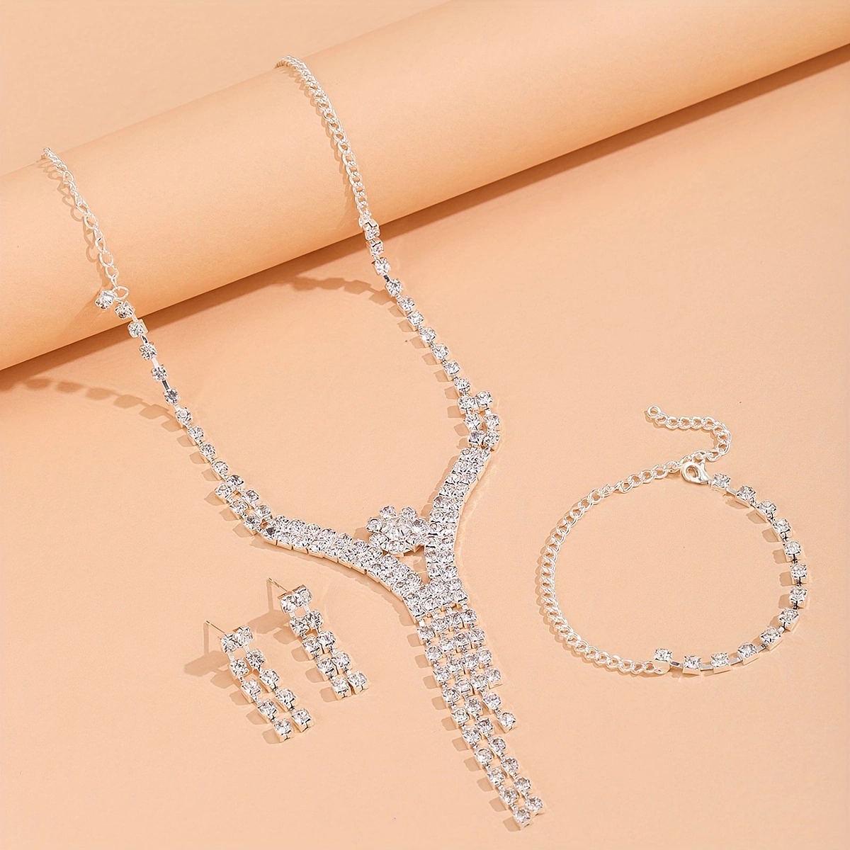 Chic Evening Jewelry Set: Tassel Rhinestone Necklace & Bracelet for Trendy Brides серебряный