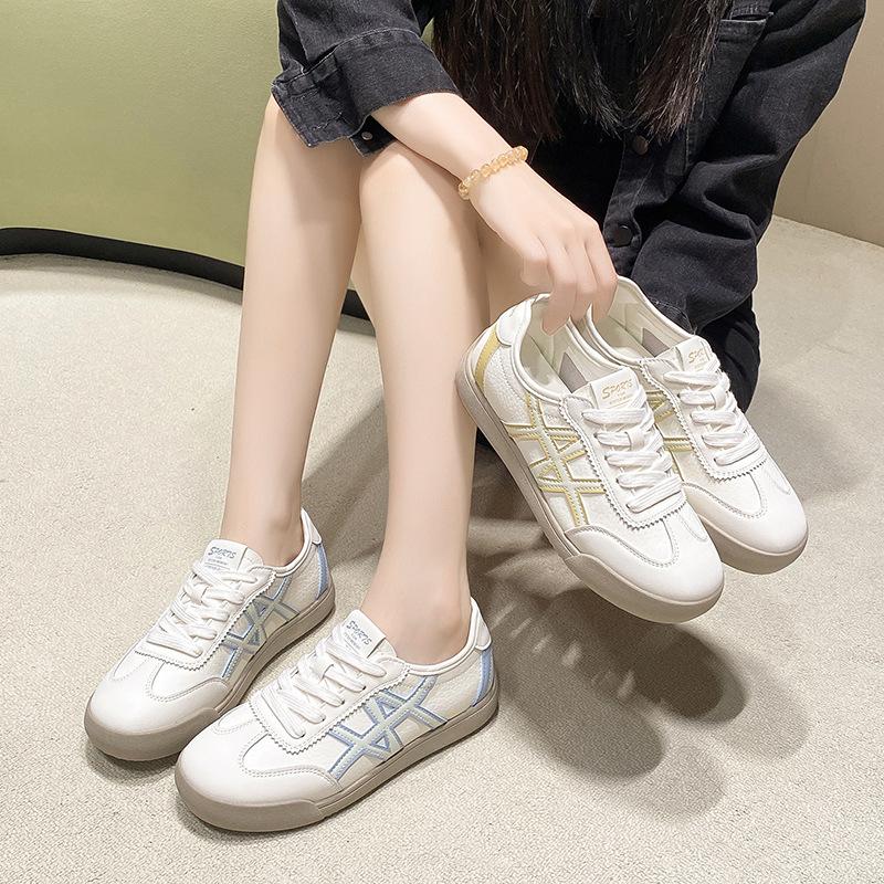 Autumn Shoes Women's 2025 New Popular German Training Shoes Inner Height Increase Outdoor Training Shoes Versatile Student Casual Board Shoes