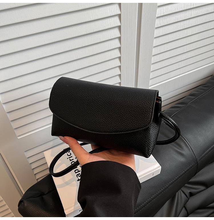 

Ретро маленькая квадратная сумка 2025 лето новая простая и универсальная сумка для мобильного телефона на одно плечо через плечо для поездок на работу модная женская сумка чёрный