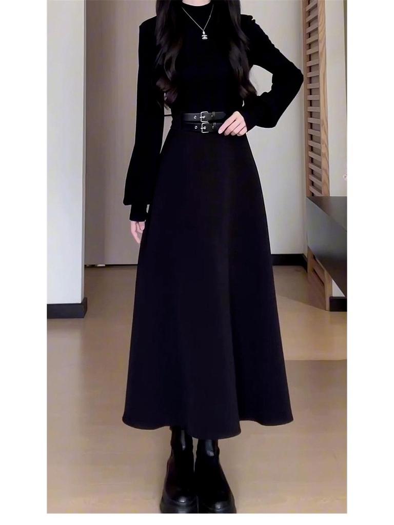 Autumn/Winter 2024 Women's French Hepburn Style Black Knit Dress - Mid-Length, Small Waist Trend