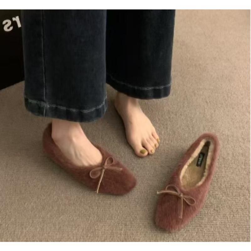 Fashion New Woman Flats Low Heels Casual Female Sneakers Slip-on Loafers Fur Round Toe Shallow Mouth Autumn Dress Boat Slip on Winter