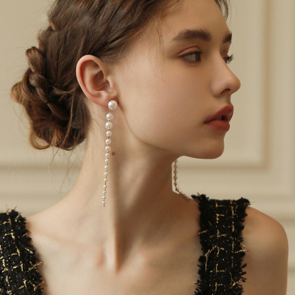 Silver Needle Pearl Long Fringed Stud Earrings French Retro Elegant Temperament Earrings Light Luxury High-end Personalized Earrings
