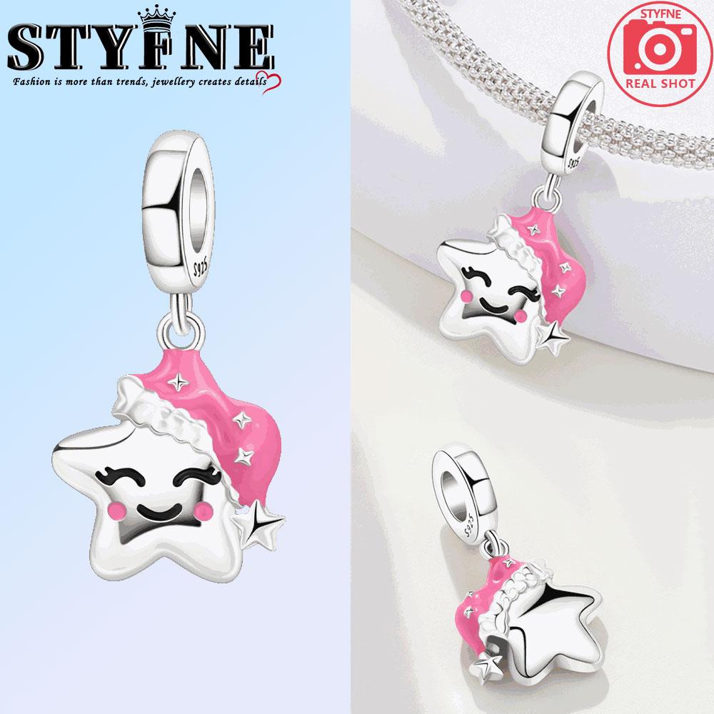 Drehbarer Nachtmützenanhänger aus Kupfer in Gold mit niedlichen Sternen und Monden – ein originelles Schmuckstück für Damen und Mädchen.