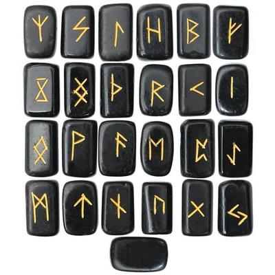 Crocon Schwarzer Achat Rechteckige Form Edelstein Runen mit Graviertem Älterem Futhark Alphabet 25 Stück Runen Set: 20-25 mm