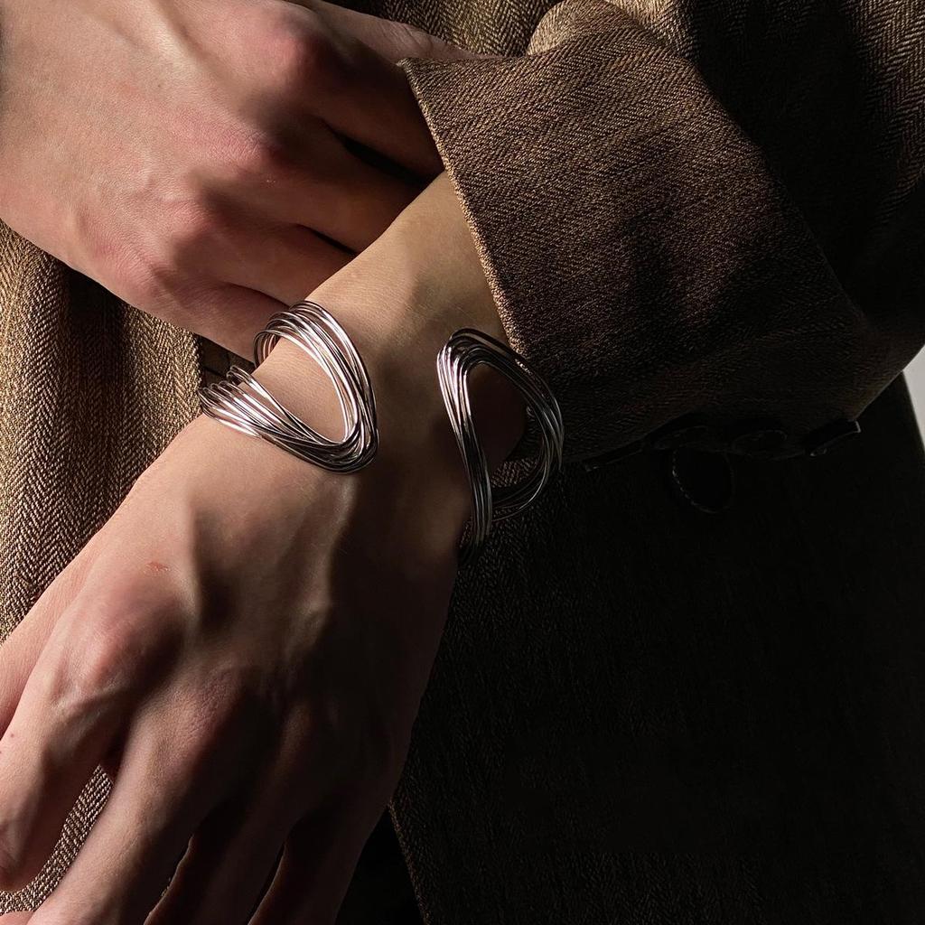 High-End European & American Metal Twist Open Bangle: Fashionable Cold Style Bracelet with Unique Personality