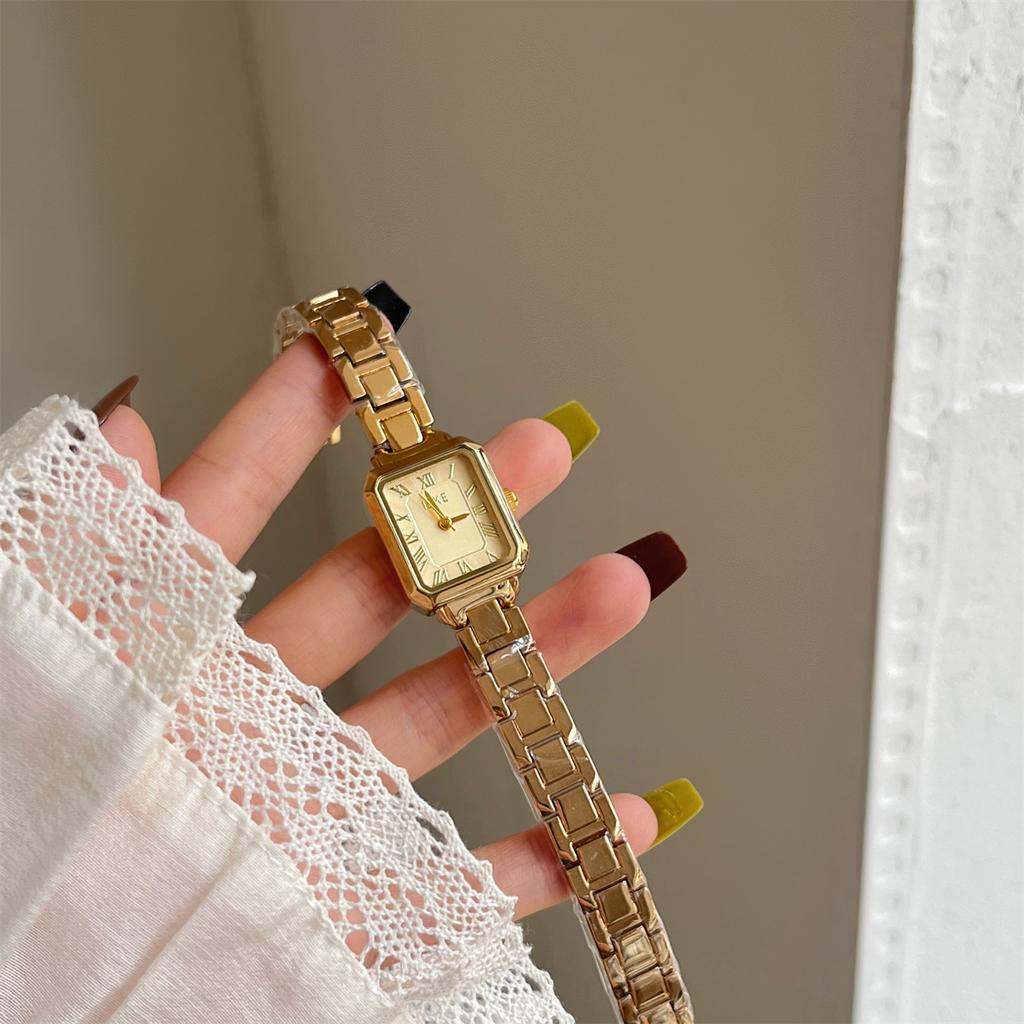 Luxury Retro Small Square Watch For Women, Korean Style, High-Value Bracelet Quartz Watch, Premium Selection, Women'S Gift