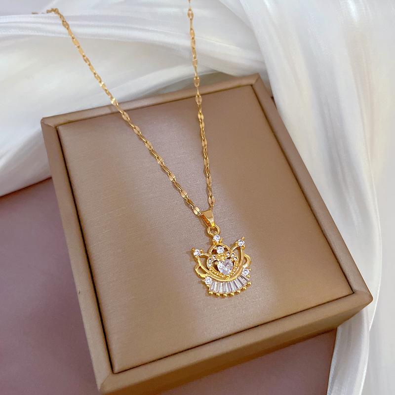 Titanium Steel Light Luxury Full Diamond Micro-Inlaid Zircon Luxury Love Crown Necklace Copper Electroplated Real Gold Pendant