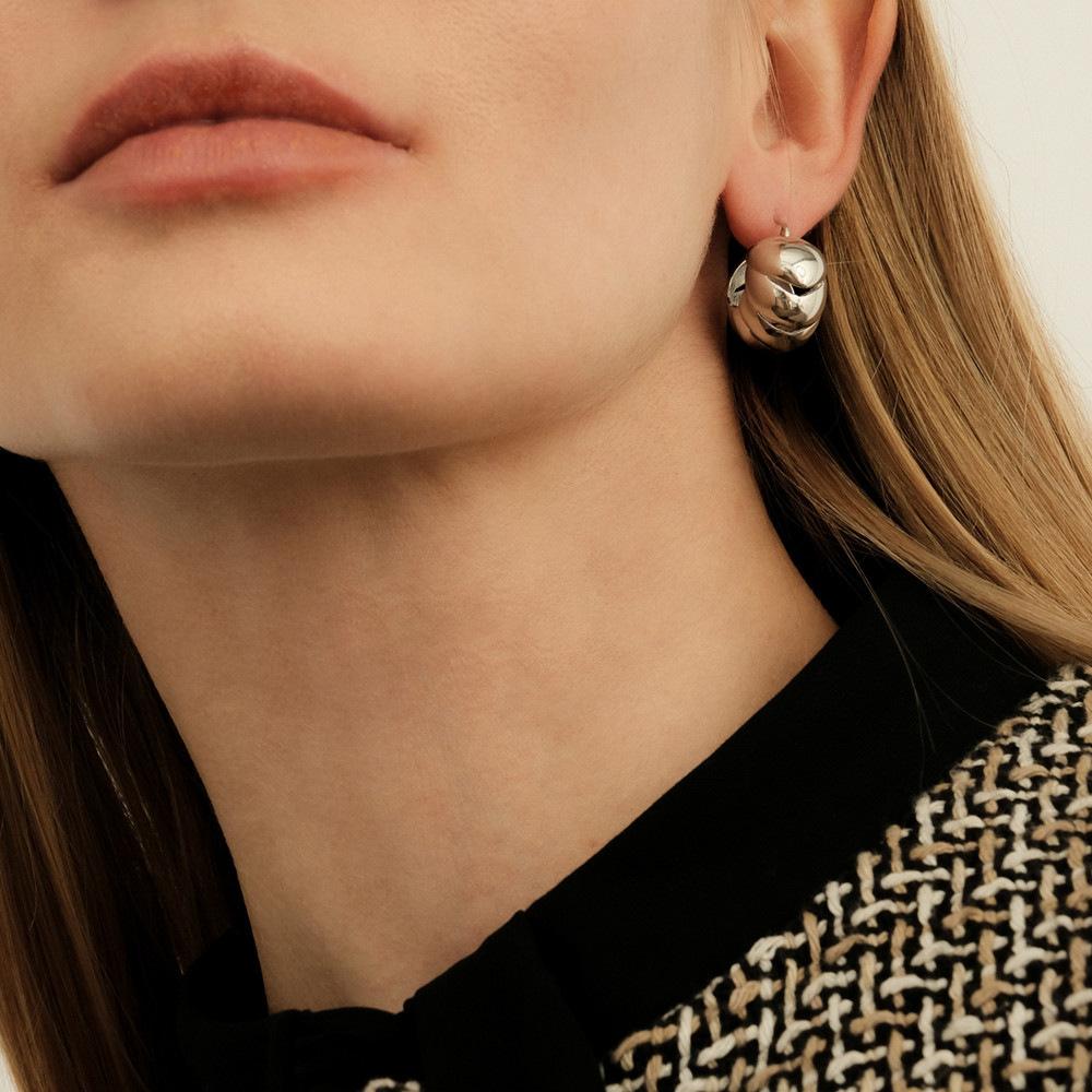 Cold Wind Niche Design Striped Hollow Versatile Earrings 18K Real Gold Earrings Semi-Round Stud Earrings Women