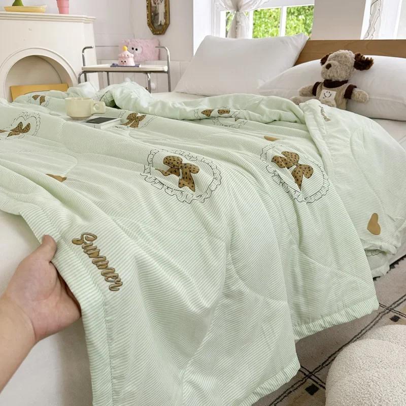 Cartoon Bear Printed Summer Quilt Lightweight Soft Cooling Blankets Machine Washable Single Double Size Thin Quilted Blanket