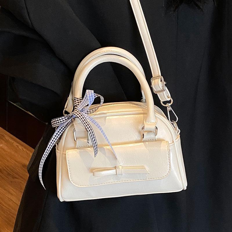 Spring and Summer Popular High-end Sense Korean Fashionable Portable Pillow Bag Niche Simple Temperament Versatile Commuter Messenger Bag