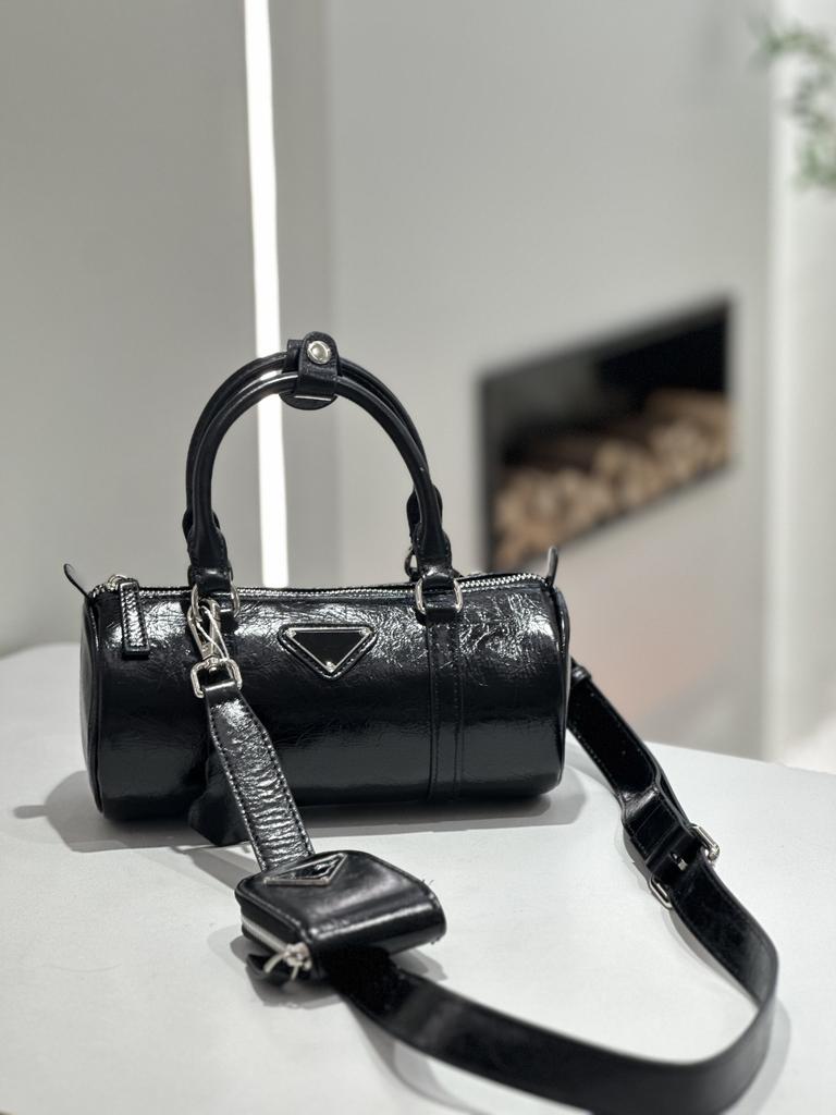 Leather bag New pillow bag Inverted triangular pleated cylinder One shoulder crossbody women's bag Commuter casual handbag