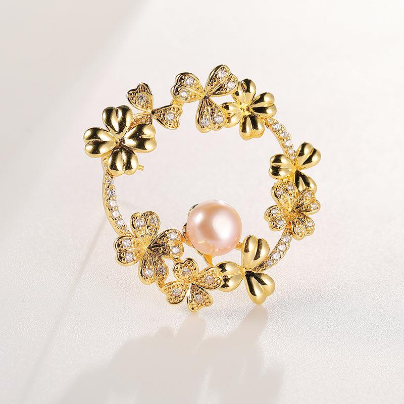 Bo Xin Yun Zirconia Wreath Brooch with Freshwater Pearl