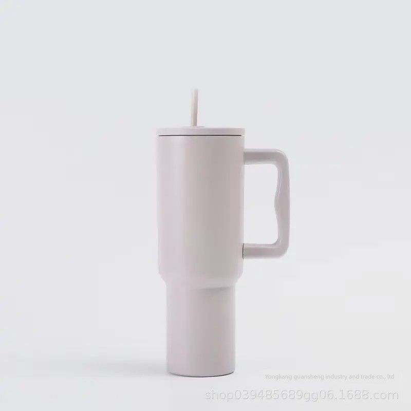 

New 40oz Car Cup with Thickened Handle, Ice Cup, Water Cup with Straw, Large Capacity Insulated Cup Light Coffee 1.2L