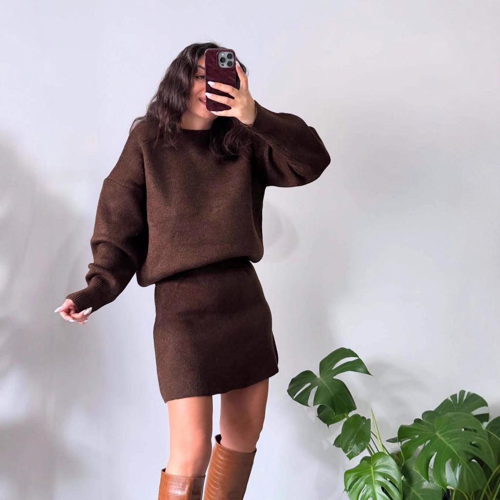 2025 Autumn Women's Knitted Sweater and Skirt Set with Round Neck and Long Sleeves