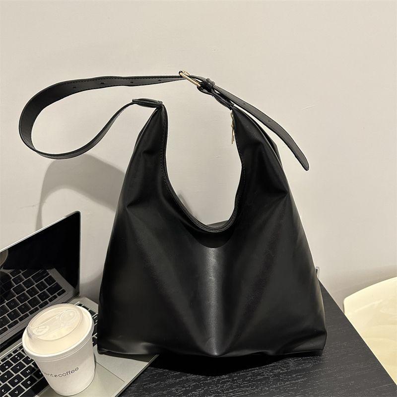 

Single shoulder underarm large-capacity bag simple 2025 new fashion autumn and winter texture commuter retro versatile tote bag