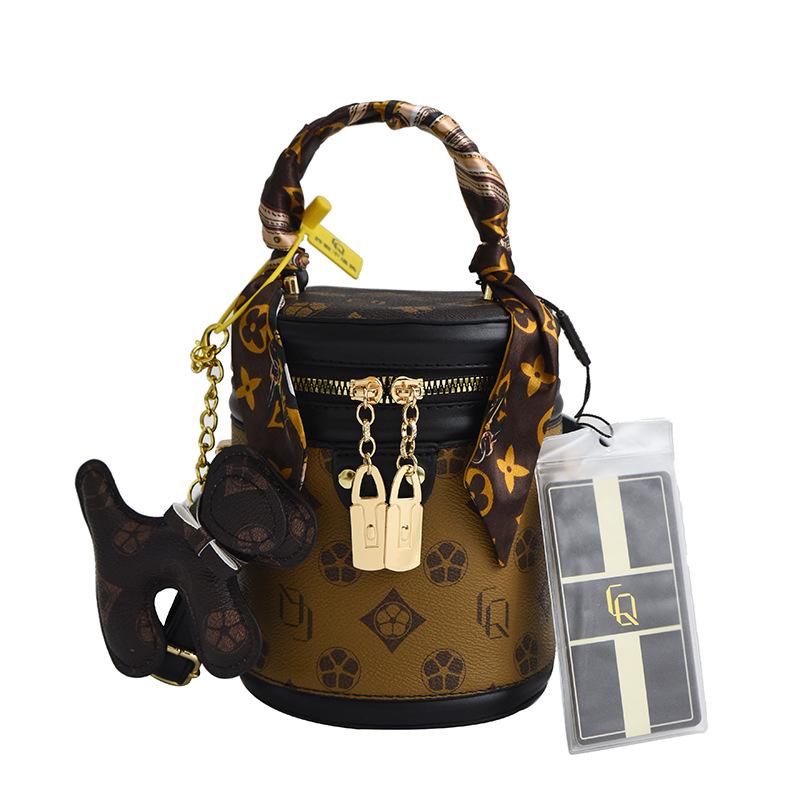 

Пу сумка для внешней торговли женская сумка 2025 европейская и американская мода ретро текстура ins принт тренд портативная сумка-мессенджер цилиндрическая сумка коричневый