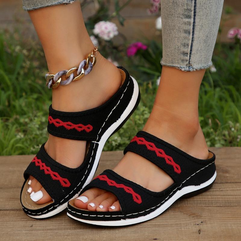 Wearing Low Heeled Fly Woven Slippers for Outerwear, Large Size Casual, Lightweight, Breathable Women's Shoes