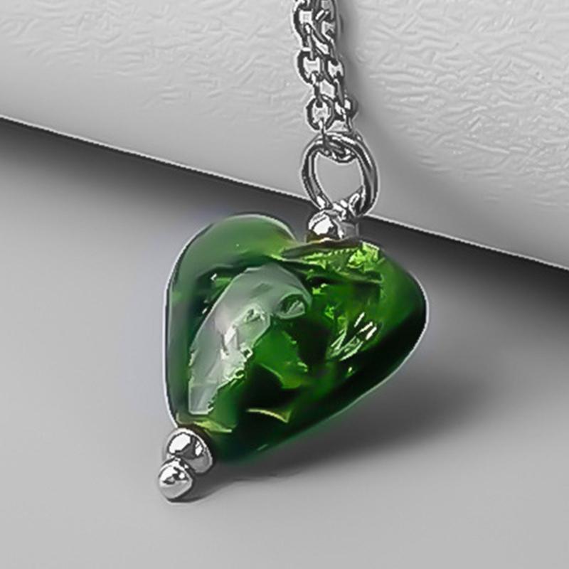 Heart Pendant Necklace Clavicle Chain Heart Neck Jewelry Glaze Pendant Necklace Suitable for Woman Girls Daily Wear