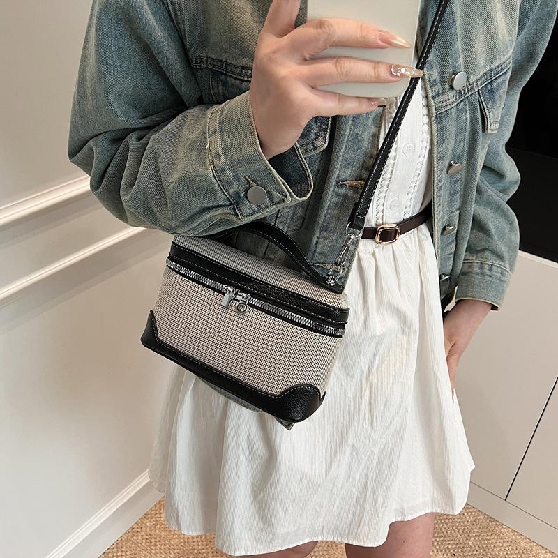 Canvas Small Bag Women's 2025 Super Fire New Korean Version Fashion Shoulder Messenger Bag Casual Versatile Contrasting Color Bucket Bag