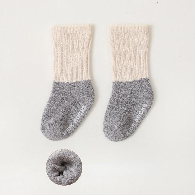 Zimní Dětské Dívčí Chlapecké Ponožky z Korálového Rouna Macaronové Barvy Prošívané Plyšové Zesílené Ponožky Silikonová Podrážka Protiskluzové Novorozenec Batole