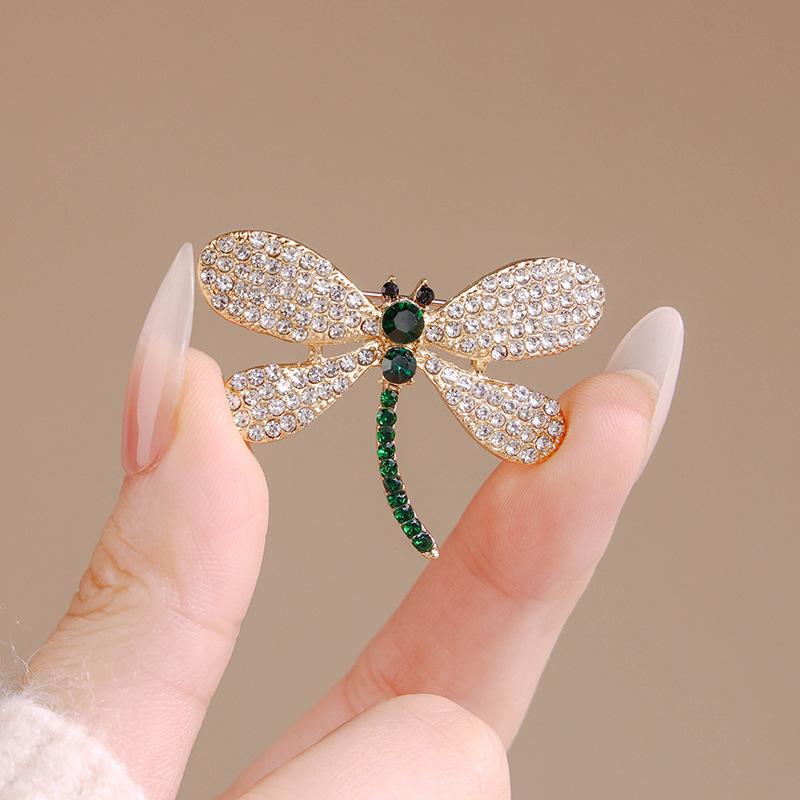 High-end exquisite flash diamond dragonfly brooch luxury niche suit brooch design sense pin collar pin anti-light accessories
