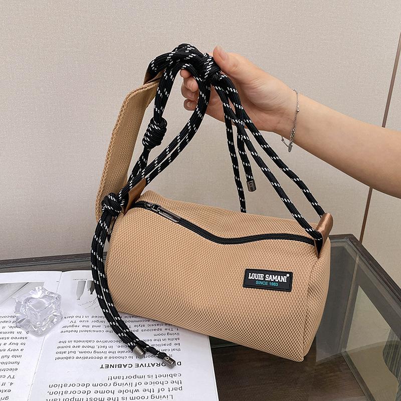 

Daily travel single shoulder pillow bag wide shoulder strap commuter bag women s 2025 autumn new fashion messenger cylinder bag хаки