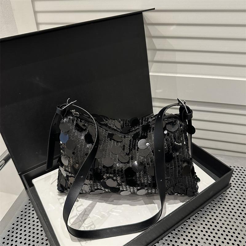 

Premium bag women s large-capacity new niche single shoulder underarm bag sequined pillow bag чорний
