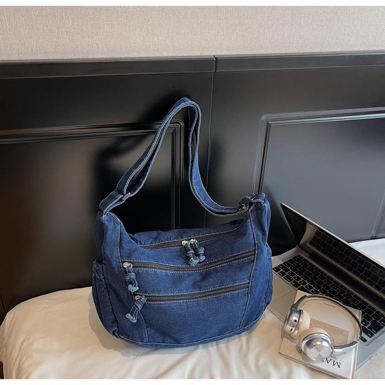 

Large capacity denim bag women s 2025 new trendy casual versatile commuter shoulder bag fashion messenger dumpling bag темно-синий