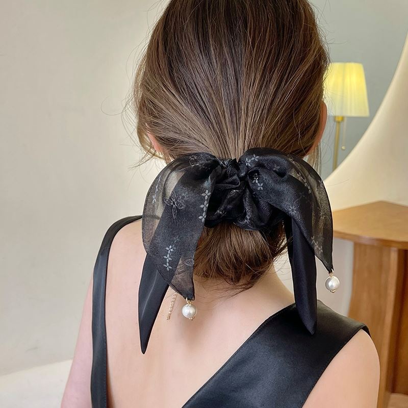 A Ribbon Hair Tie, A French Style for Girls To Tie Their Hair, A Ponytail Hair Tie, A Bow Hair Band, and High-end Headwear